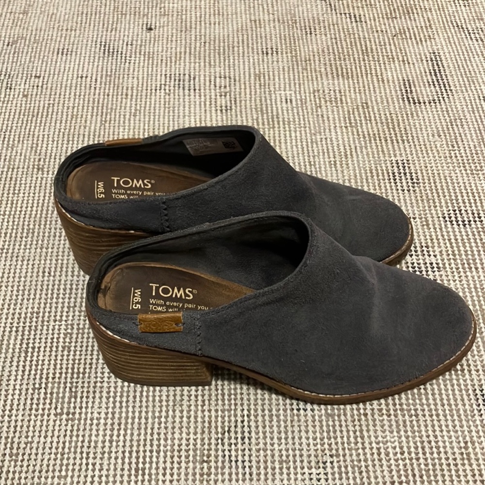 TOM’s slip on bootie